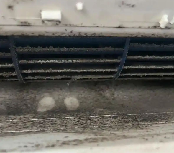 哈密空调吹的风有股烧焦味是怎么回事